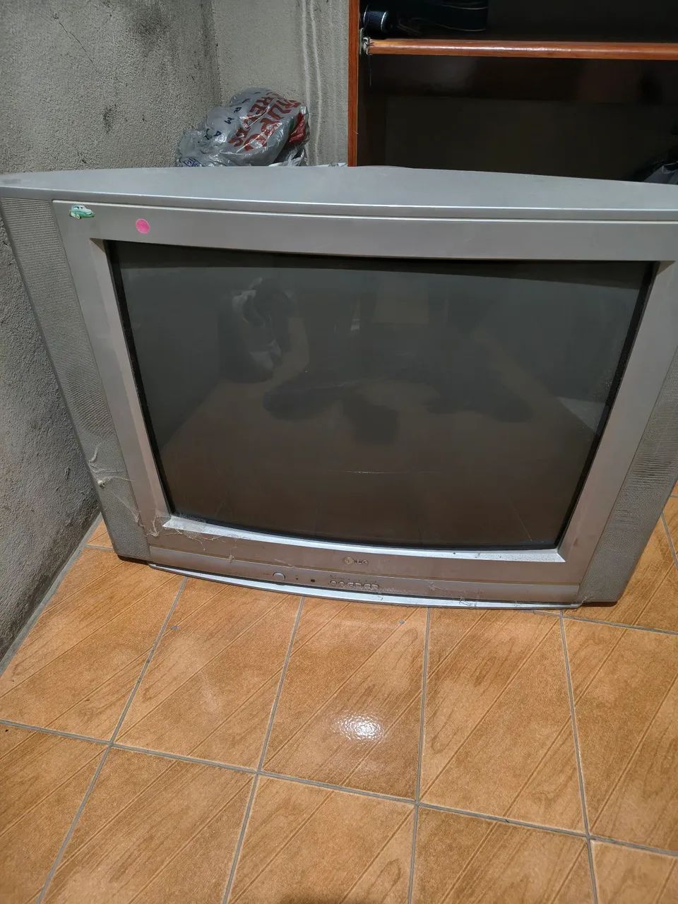 Tv 29 polegadas LG antiga funcionando perfeitamente retirada no Estácio Rj 