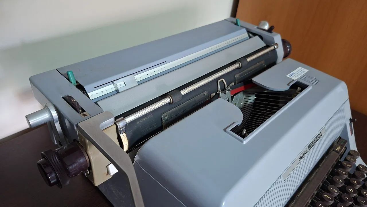 Máquina de Escrever Olivetti Linea 88 - Foto 2
