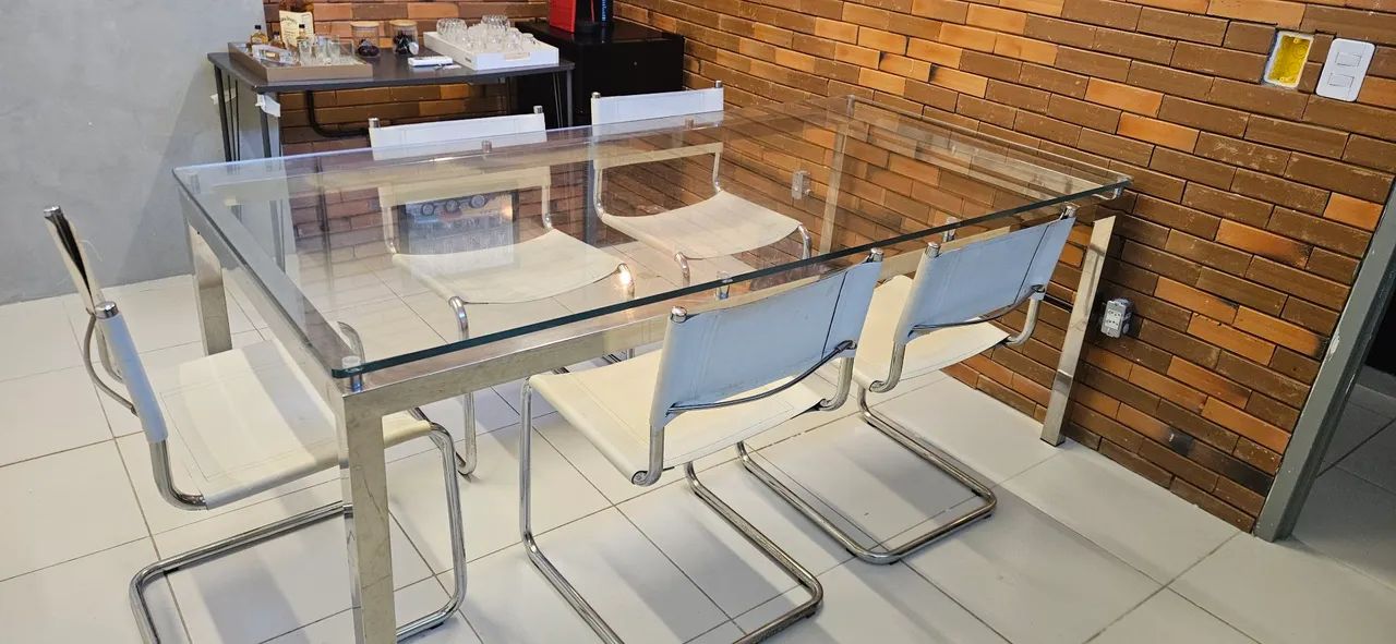 Conjunto de mesa e cadeiras