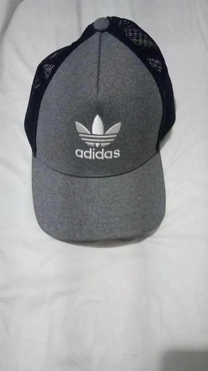 Boné truckerde espuma classic Adidas perfeito estado  - Foto 5