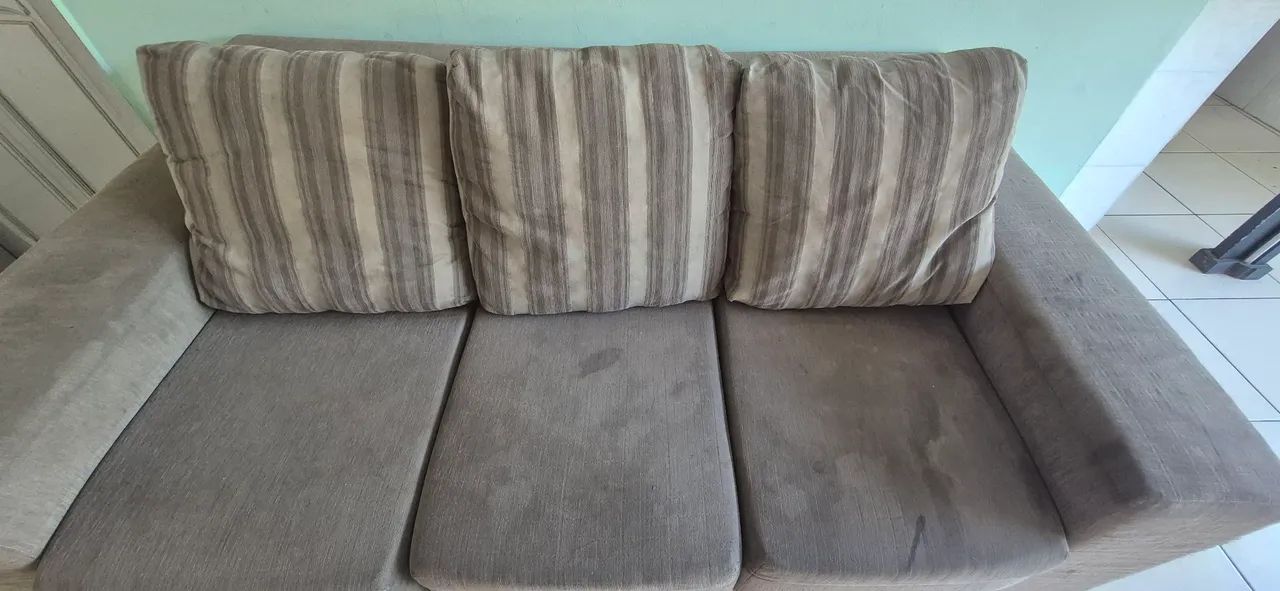 Vendo sofá retrátil  3 lugares retirada no Julia Seffer  - Foto 2