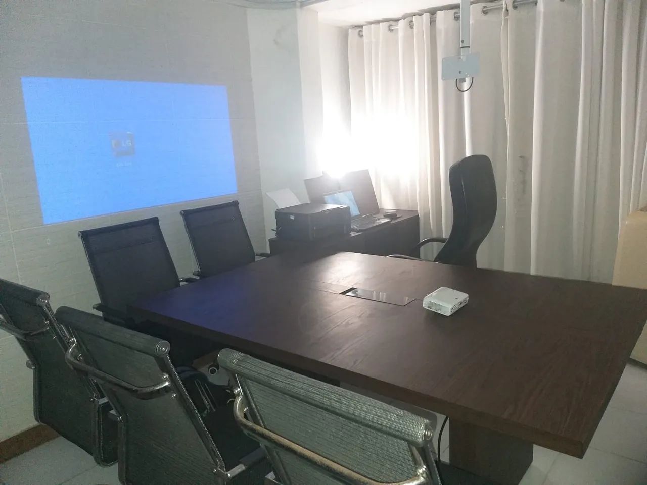 Mini Projetor LG - PERFEITO. Imagem nitida até com iluminação. USB, bateria e speakers. - Foto 4