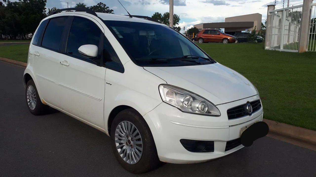 Fiat Idea Essence Dualogic 1.6 Flex 16V 5P 2013 - Foto 2