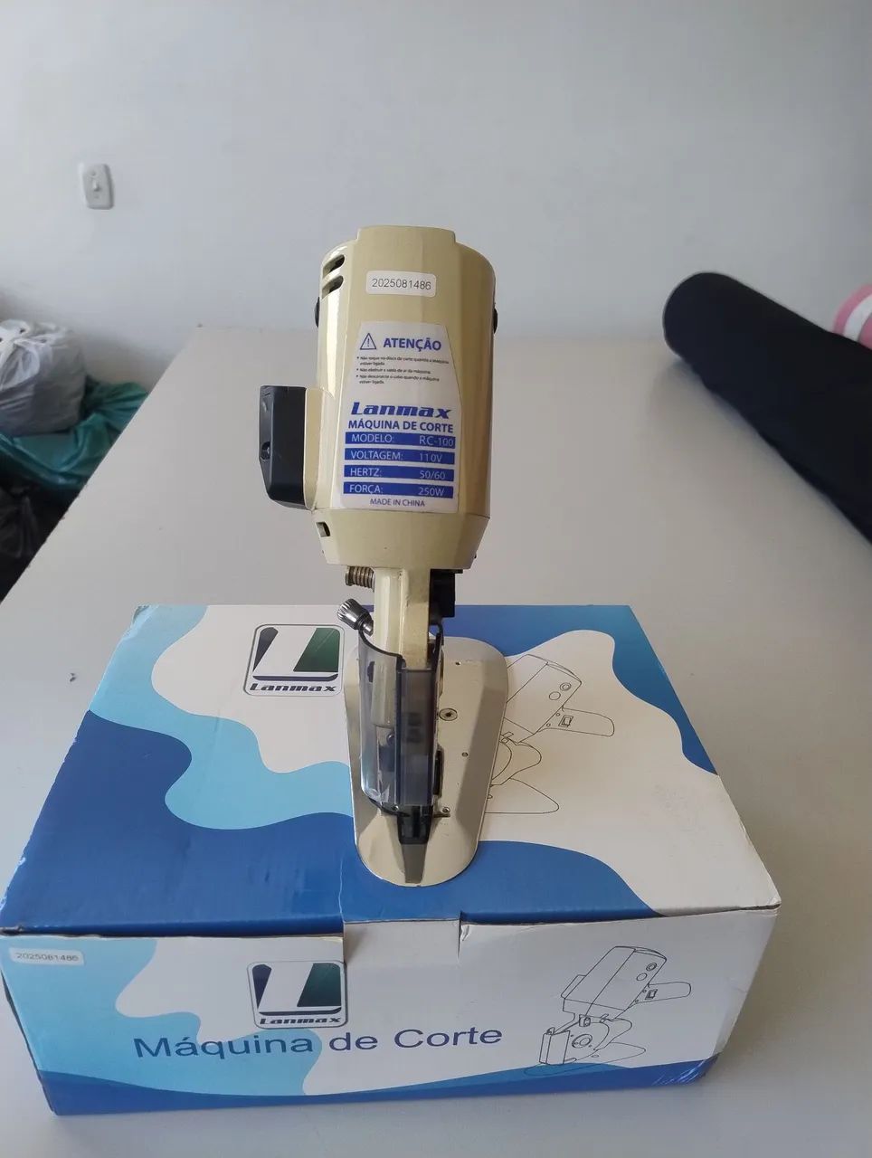 Máquina de cortar tecido de 4 polegadas semi nova