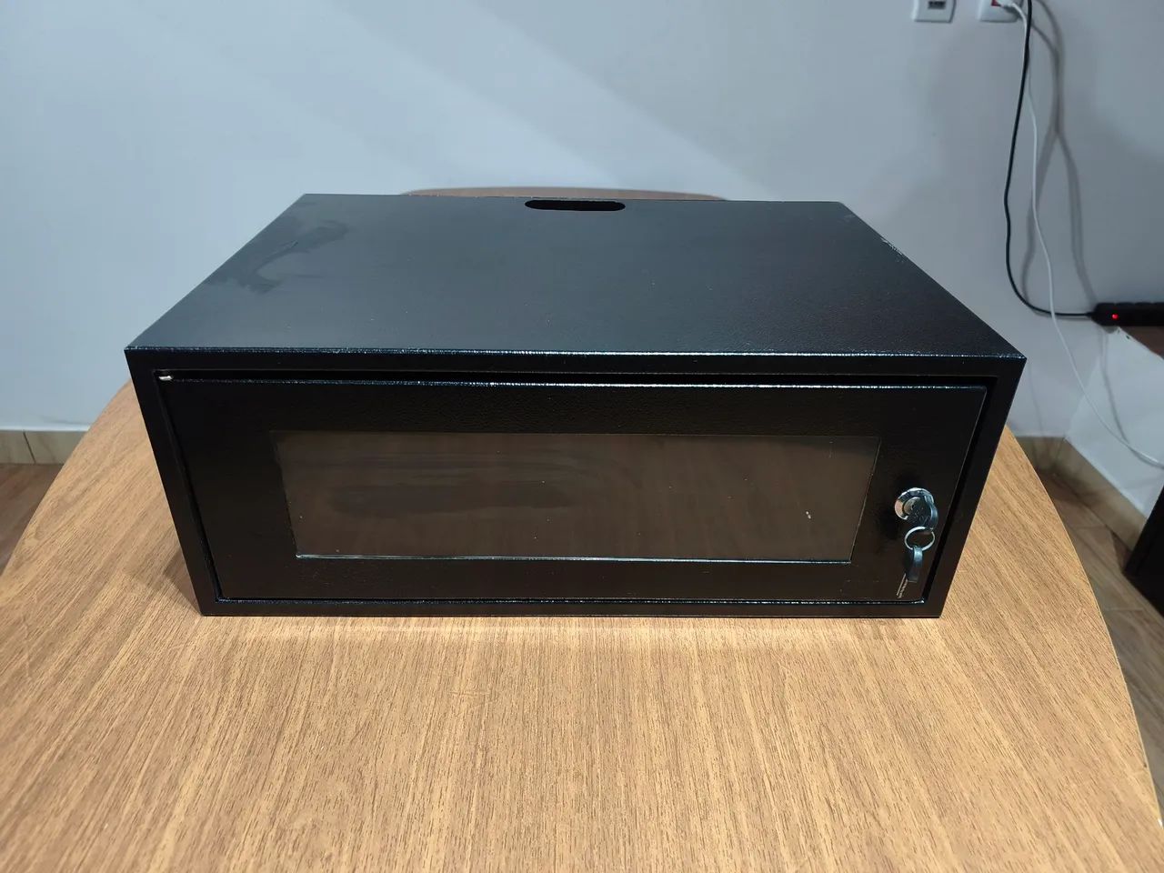 Rack de TI ou CFTV de parede com chave e bandeja - Foto 2