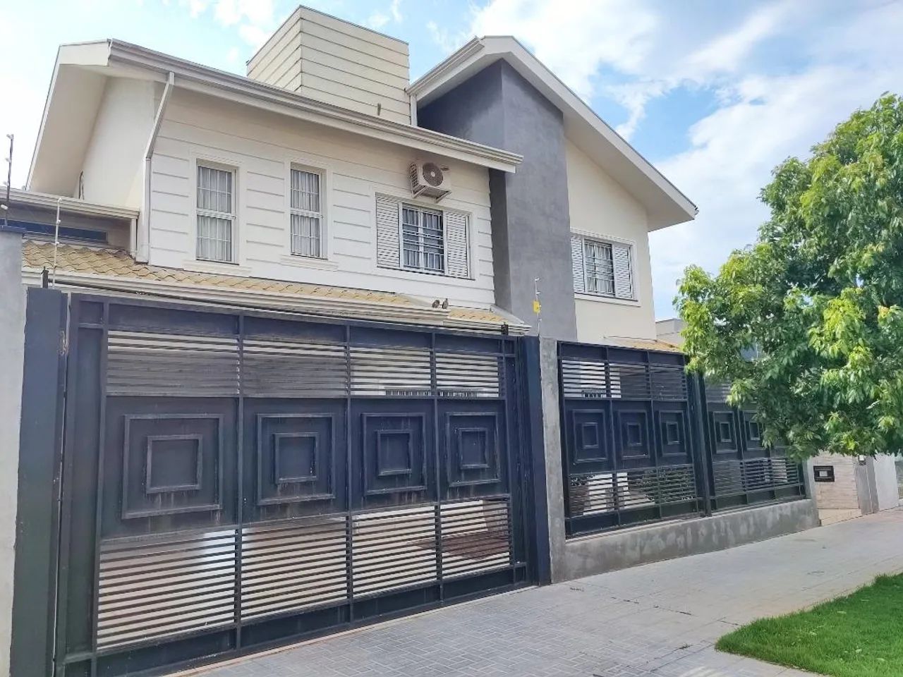 Sobrado à venda em Maringá, Recanto dos Magnatas, com 4 quartos, com 304.17 m² - Foto 2