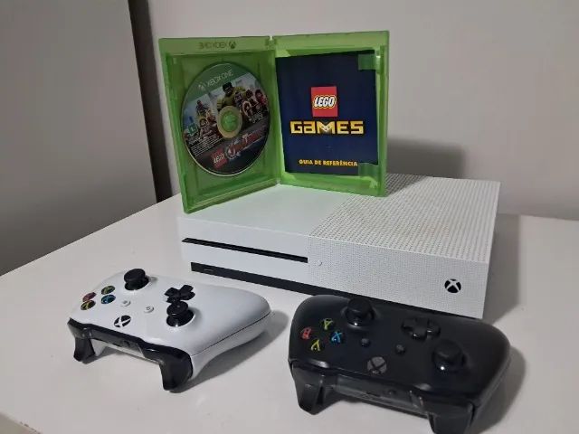 XBOX ONE S 1TB COM 2 CONTROLES EM PERFEITO ESTADO!!