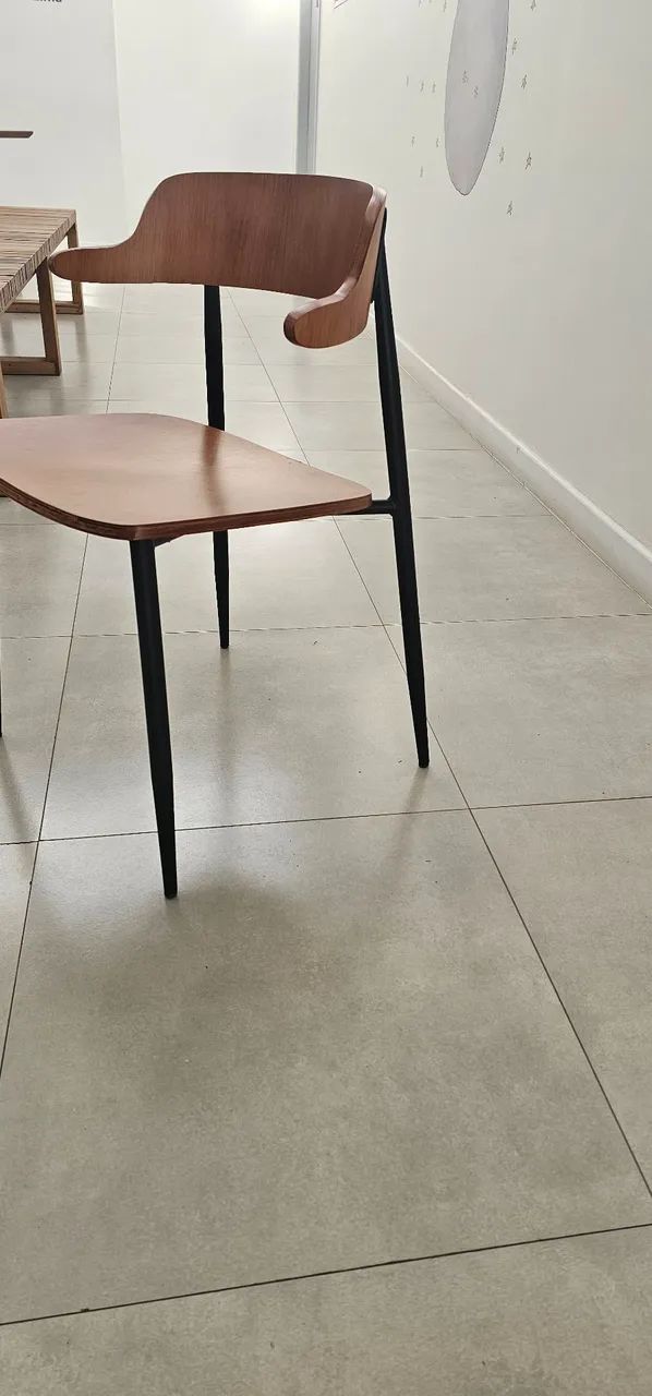 Par de Cadeiras Tasselo Design em Madeira e Metal - Excelente Estado - Foto 4