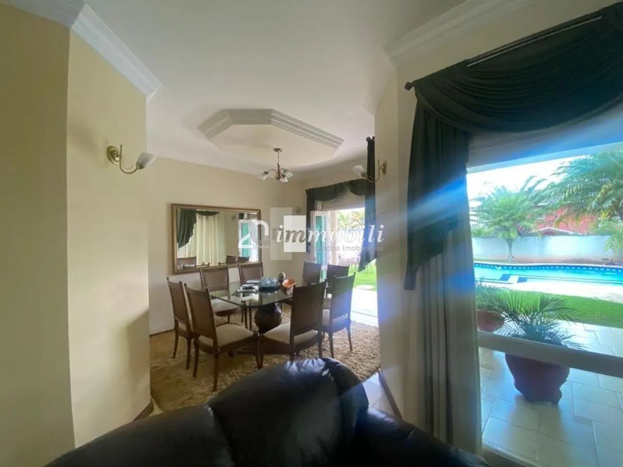 Condomínio Golf Village, com 5 quartos sendo 4 suítes e lazer - Foto 2