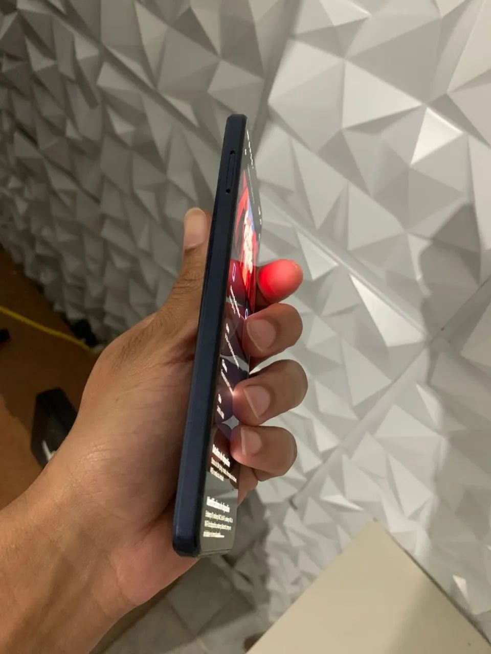 Moto g84