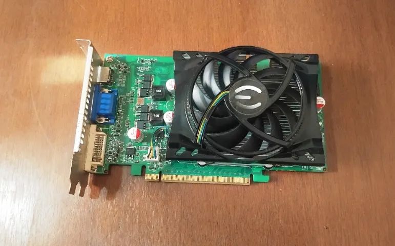 Placa de video Pci express geforce gt 240 1Gb - Foto 5