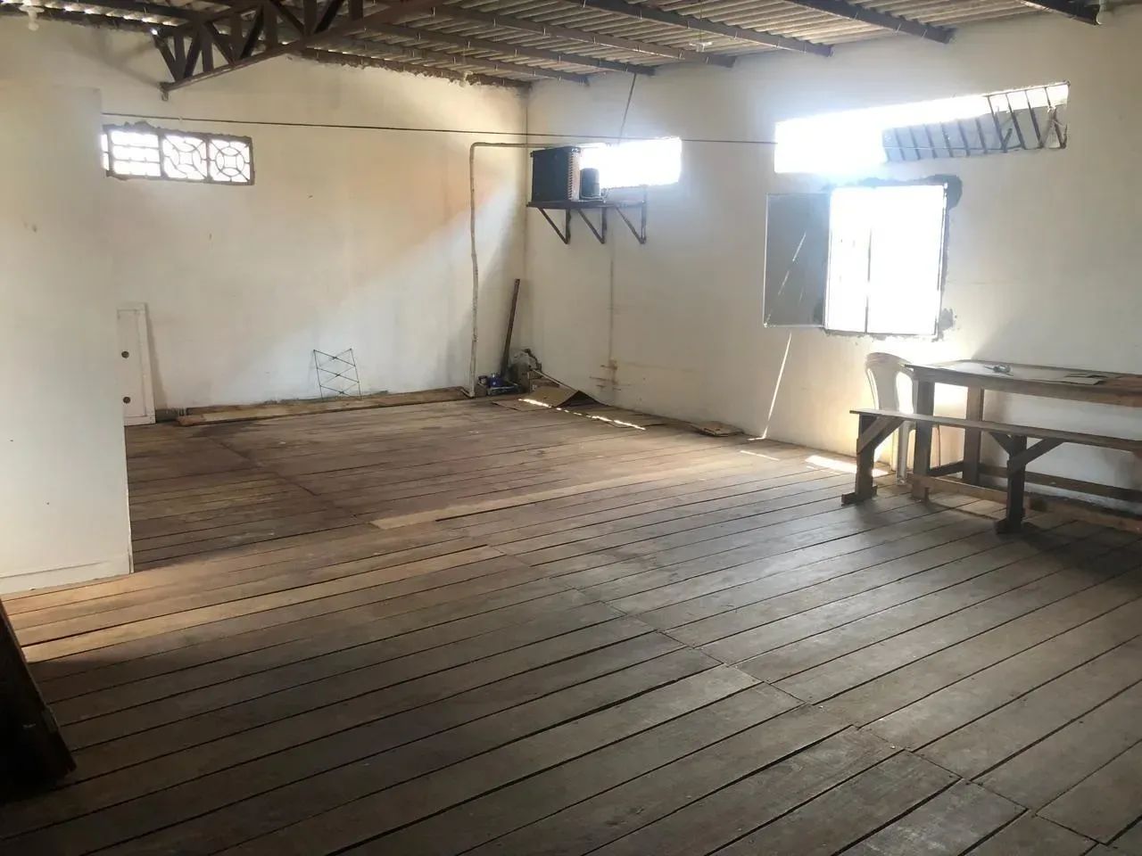PRÉDIO COMERCIAL NO BAIRRO MULTIRÃO COM 02 APARTAMENTOS EM CIMA! - Foto 5