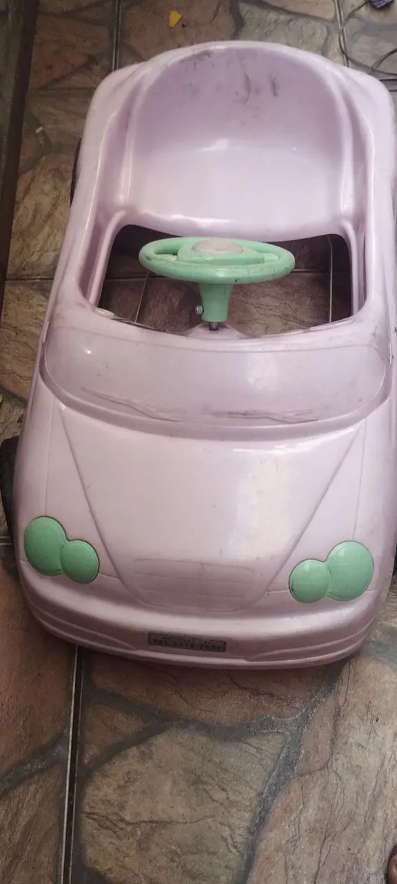 Carrinho de pedal infantil 