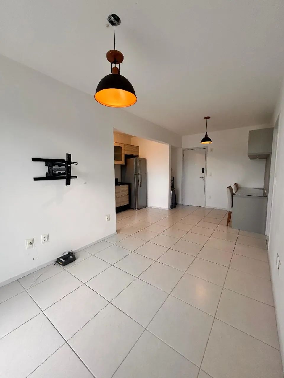 Ótimo apartamento semi mobiliado com 2 dormitórios + sacada em Canasvieiras! - Foto 5