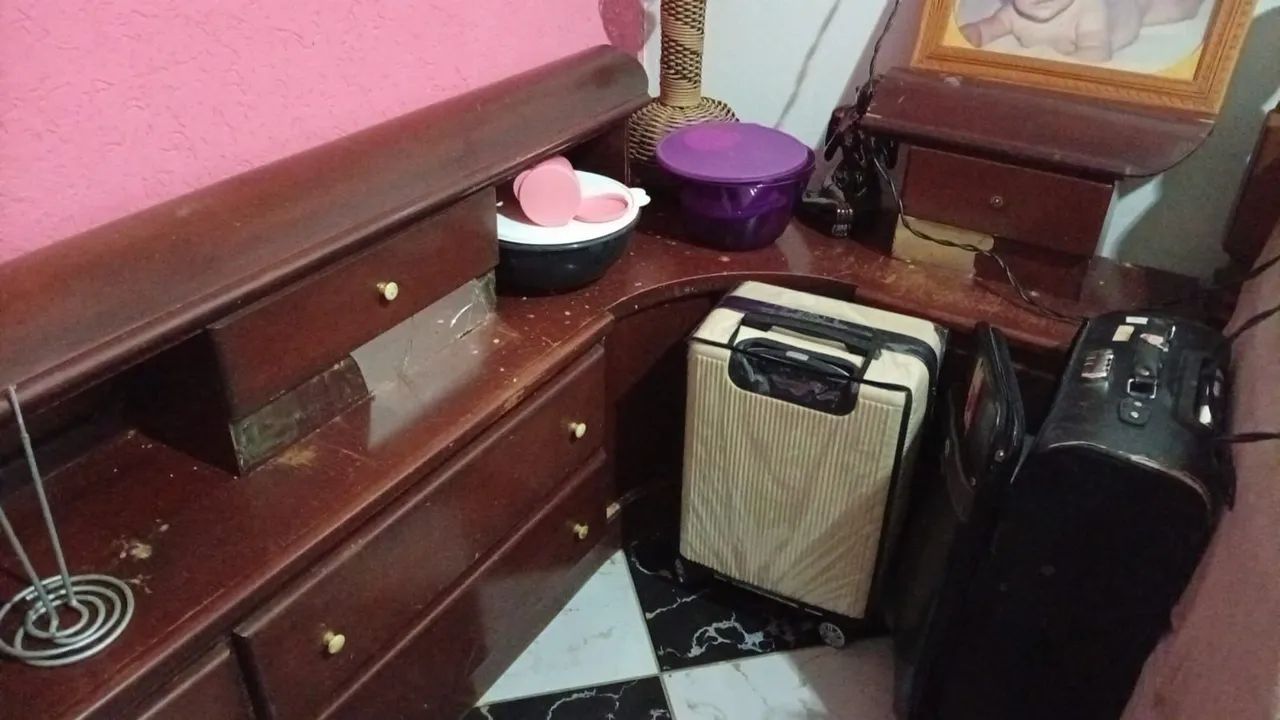Vendo Jogo de Cama e Cômoda de Madeira e colchão Planejado - Foto 3