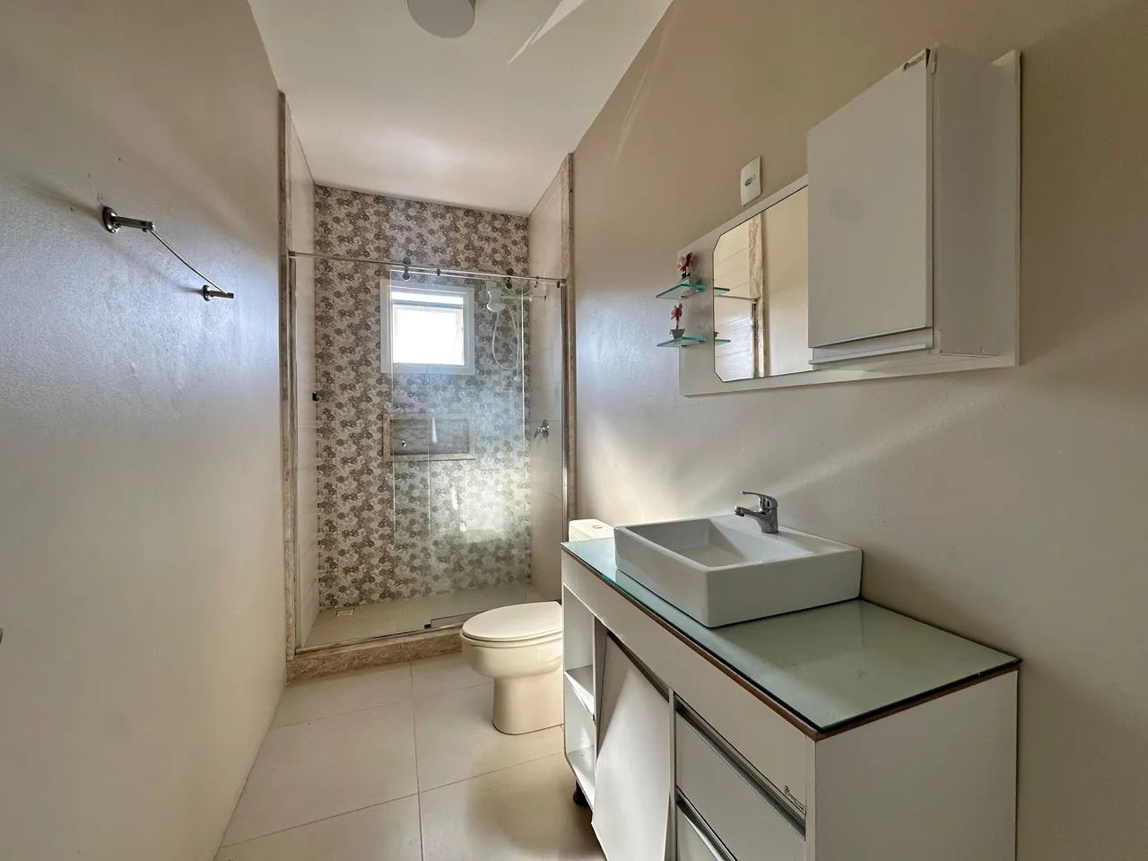 Casa, mobiliada com 4 dormitórios sendo 1 suíte no bairro Hípica, Zona Sul de Porto Alegre - Foto 8