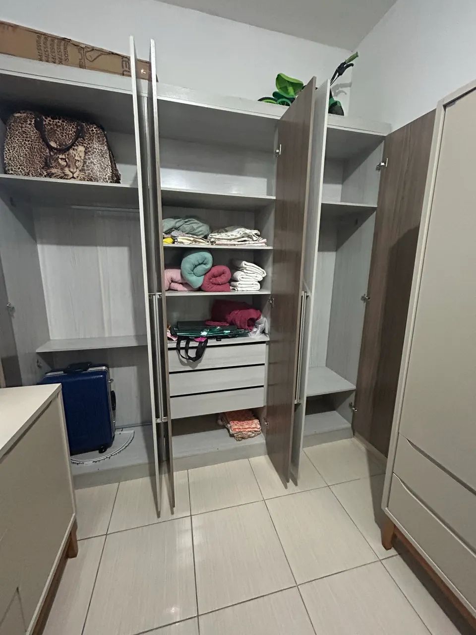 Guarda roupa casal