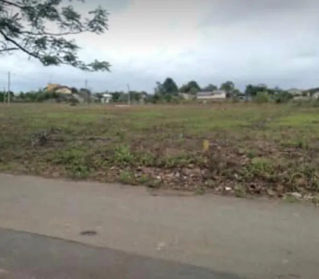 Terreno medindo 384,72m² sendo 14,00 x 27,48.