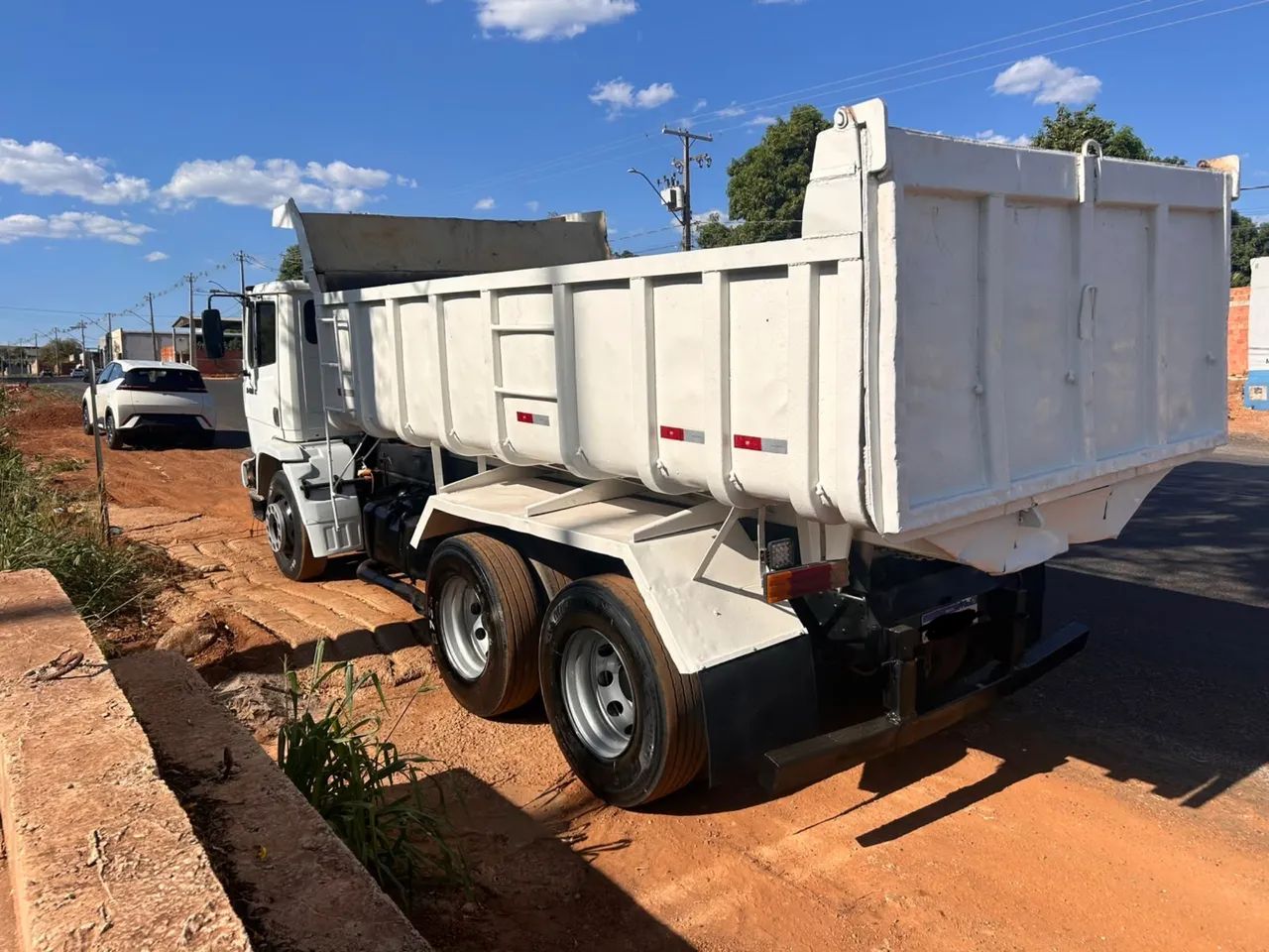 Vendo caminhão caçamba 2423 traçado  - Foto 3