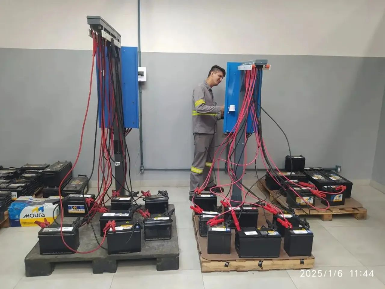 Sou eletricista com todo ferramental.