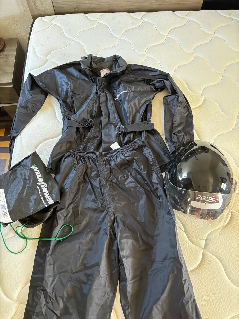 Kit capacete + capa de chuva  - Foto 4