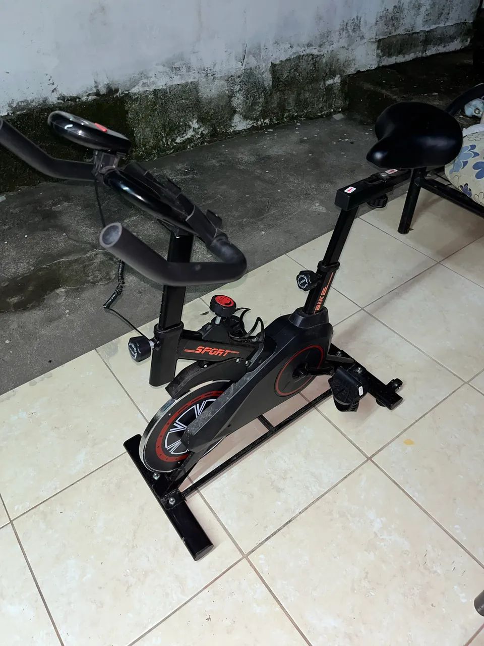 BICICLETA ERGOMÉTRICA SPINNING COM MONITOR