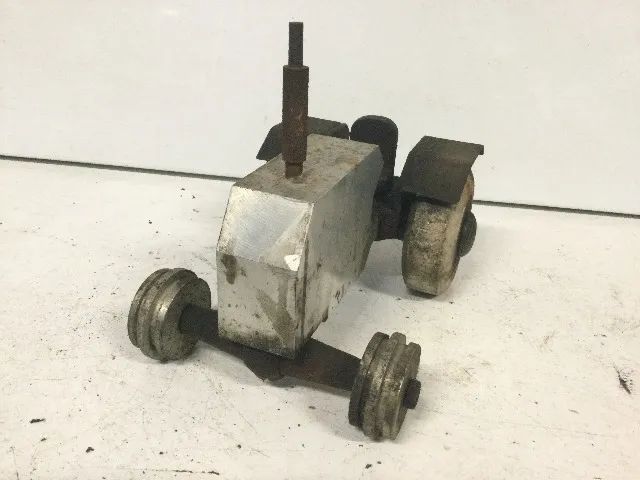 trator antigo de ferro - Foto 2