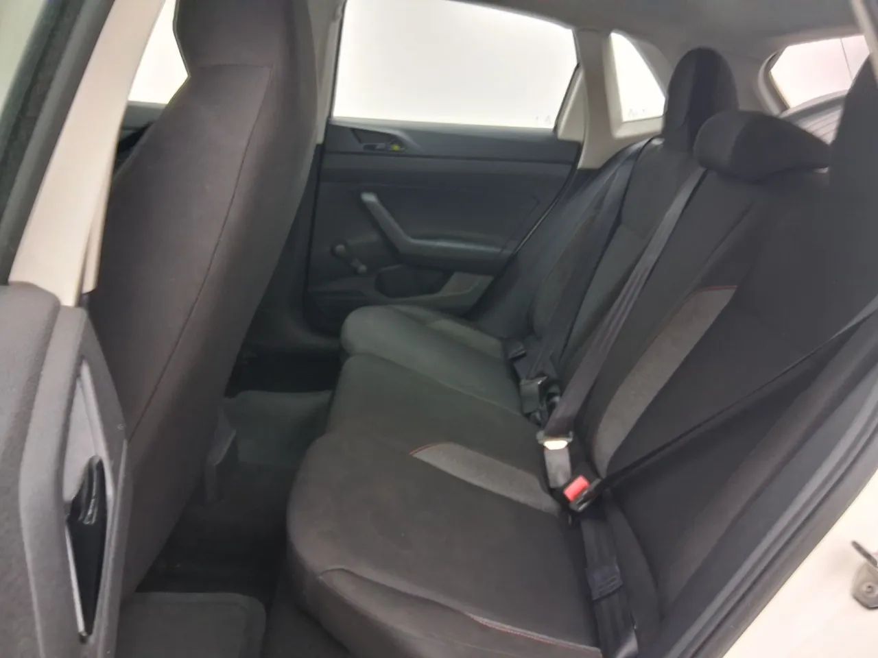 Volkswagen Polo Track 1.0 Flex 12V 5p, foto 18 de 18