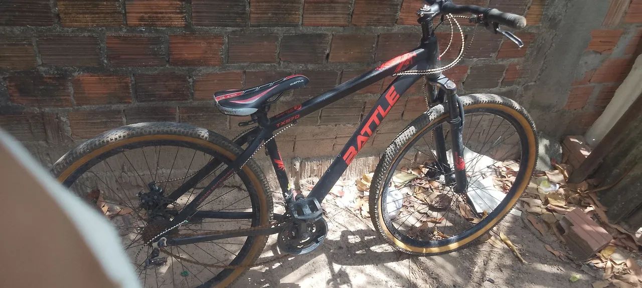 Vendo uma bicicleta 