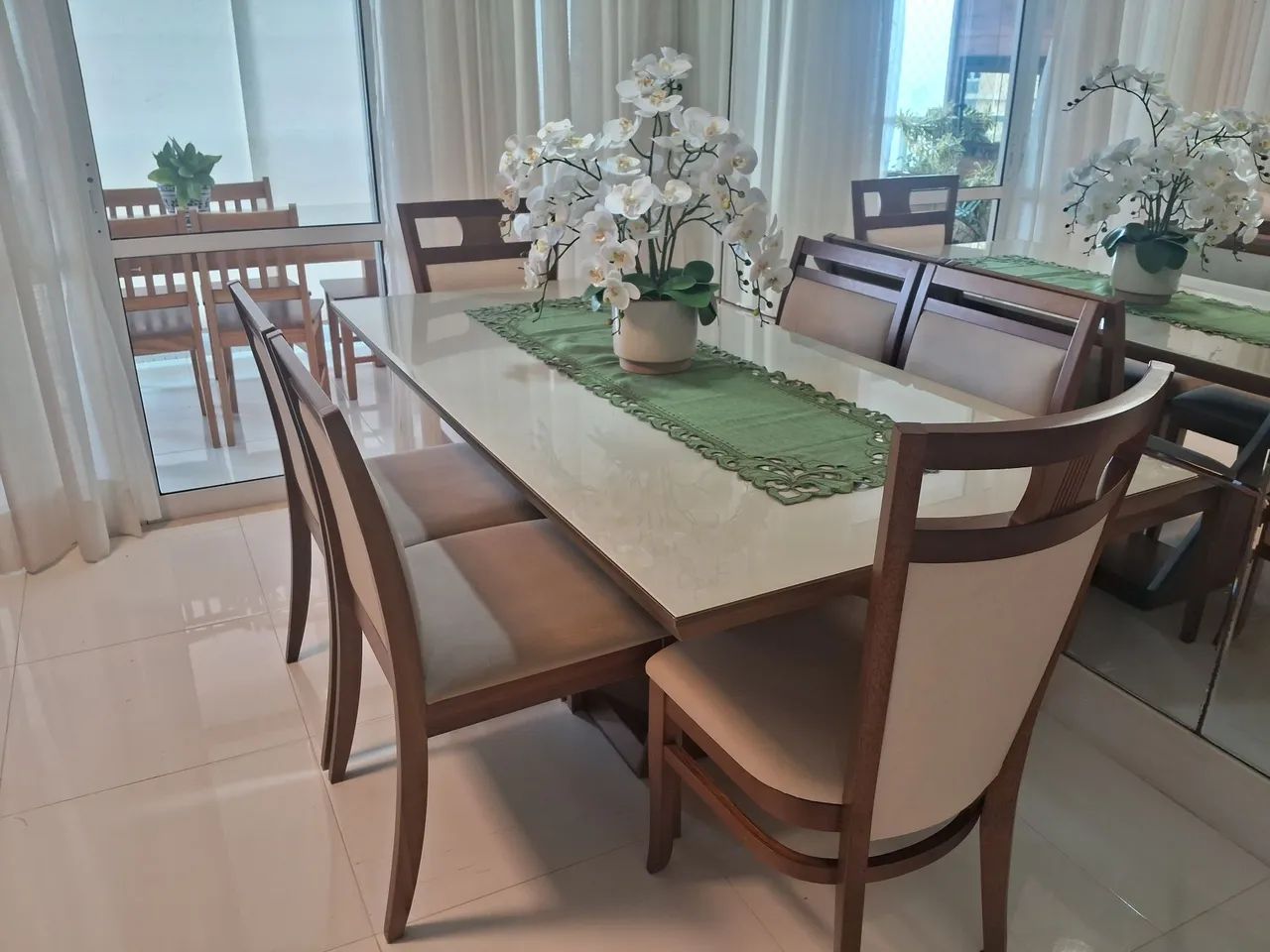 Mesa de Jantar com 6 cadeiras
