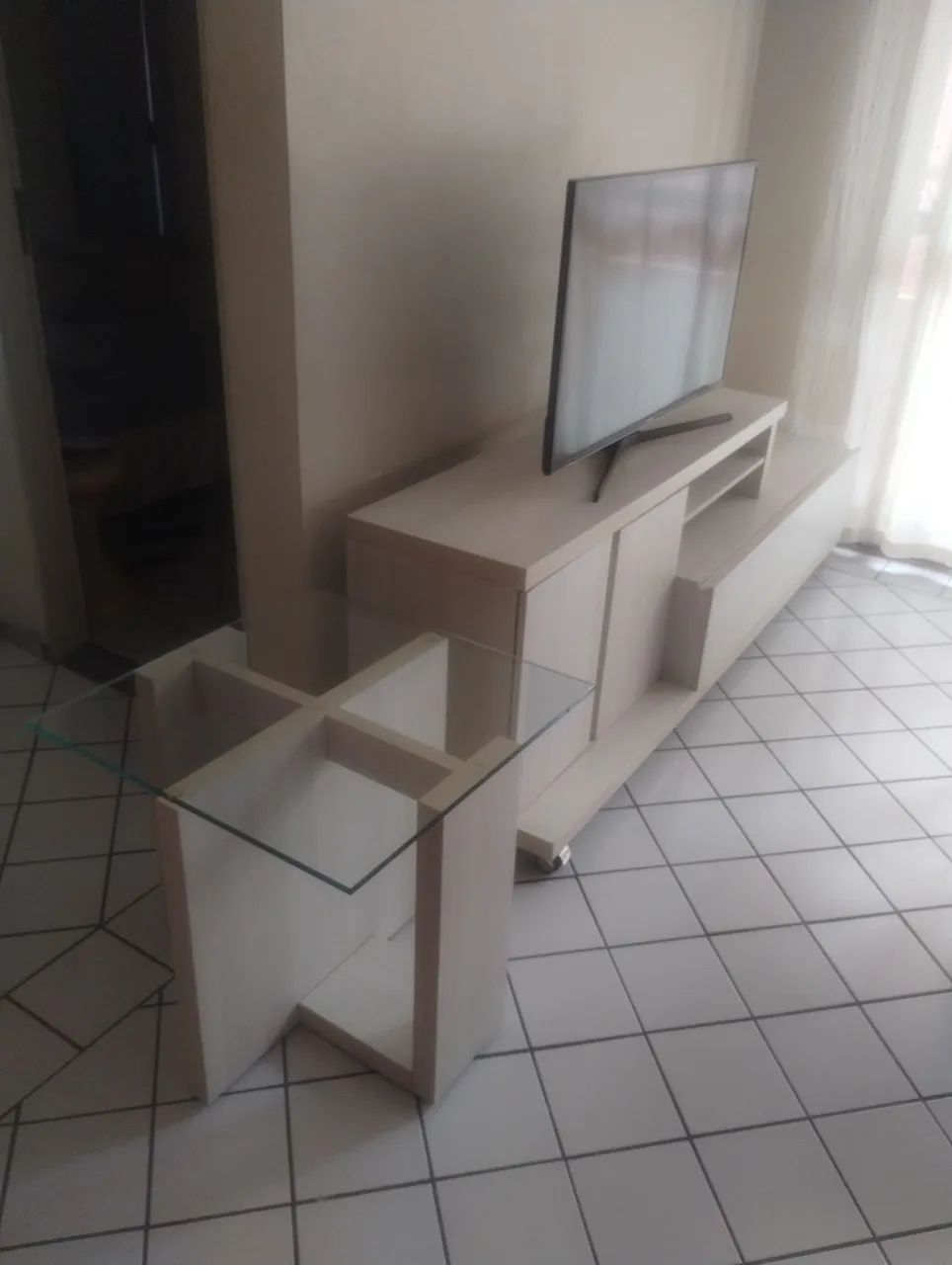 Conjunto Rack e mesa de canto pra sala 