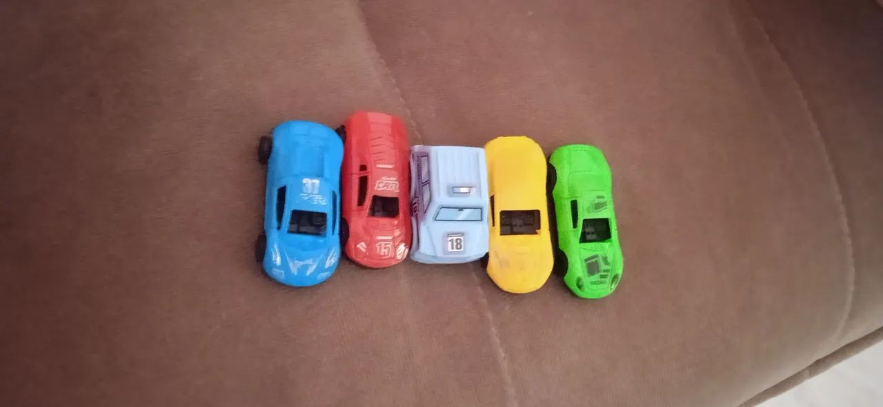 Kit Carrinhos e aviões - Foto 2