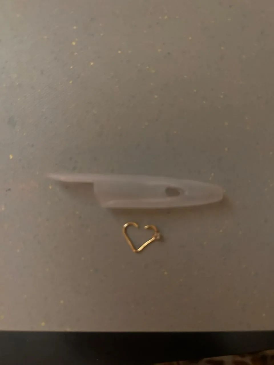 Piercing de Orelha Coração Com Zirconia em Ouro 18k - Foto 3