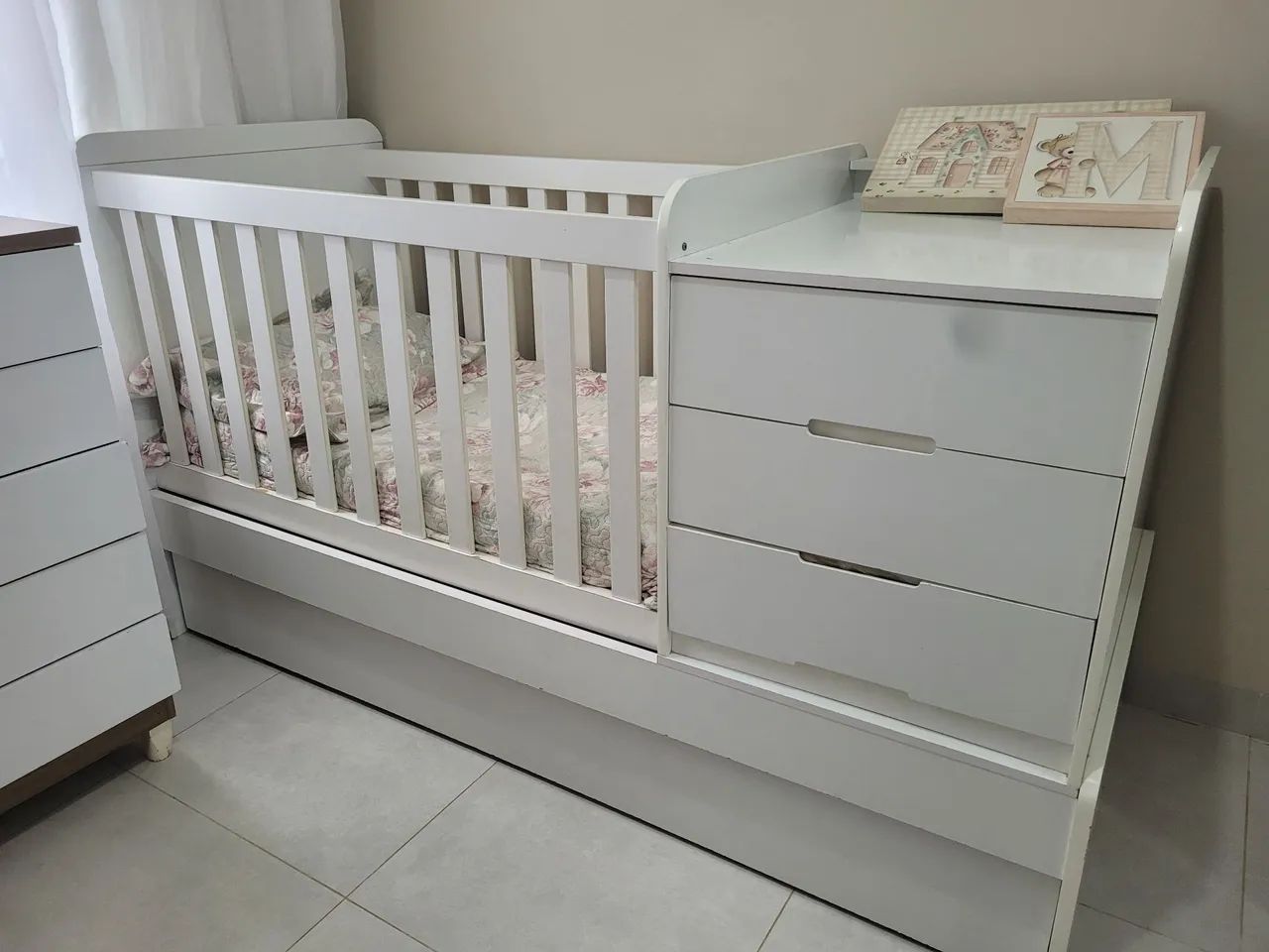 Berço bicama + cômoda acoplada. 