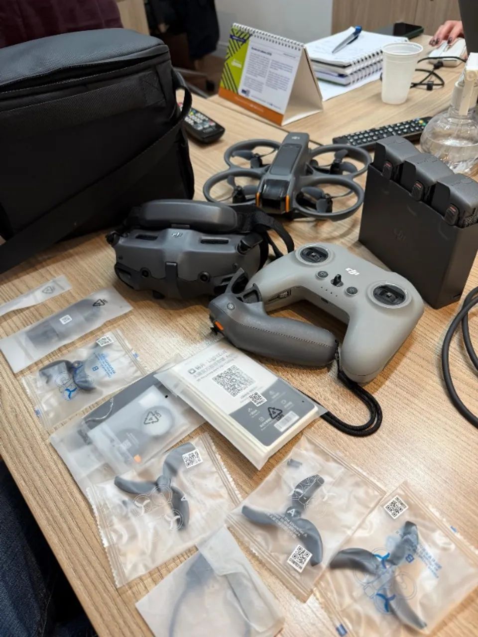 DJI Avata 2 Fly More Combo + Controle FPV Remote Controller 3 + Goggles 3 | 3 baterias | 4 - Foto 3