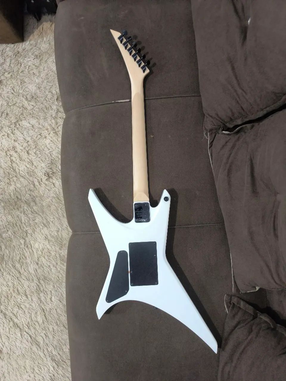 Guitarra Jackson JS32 Warrior Snow White BLINDADA - NOVÍSSIMA - SEM DETALHES - COM NOTA<br> - Foto 2
