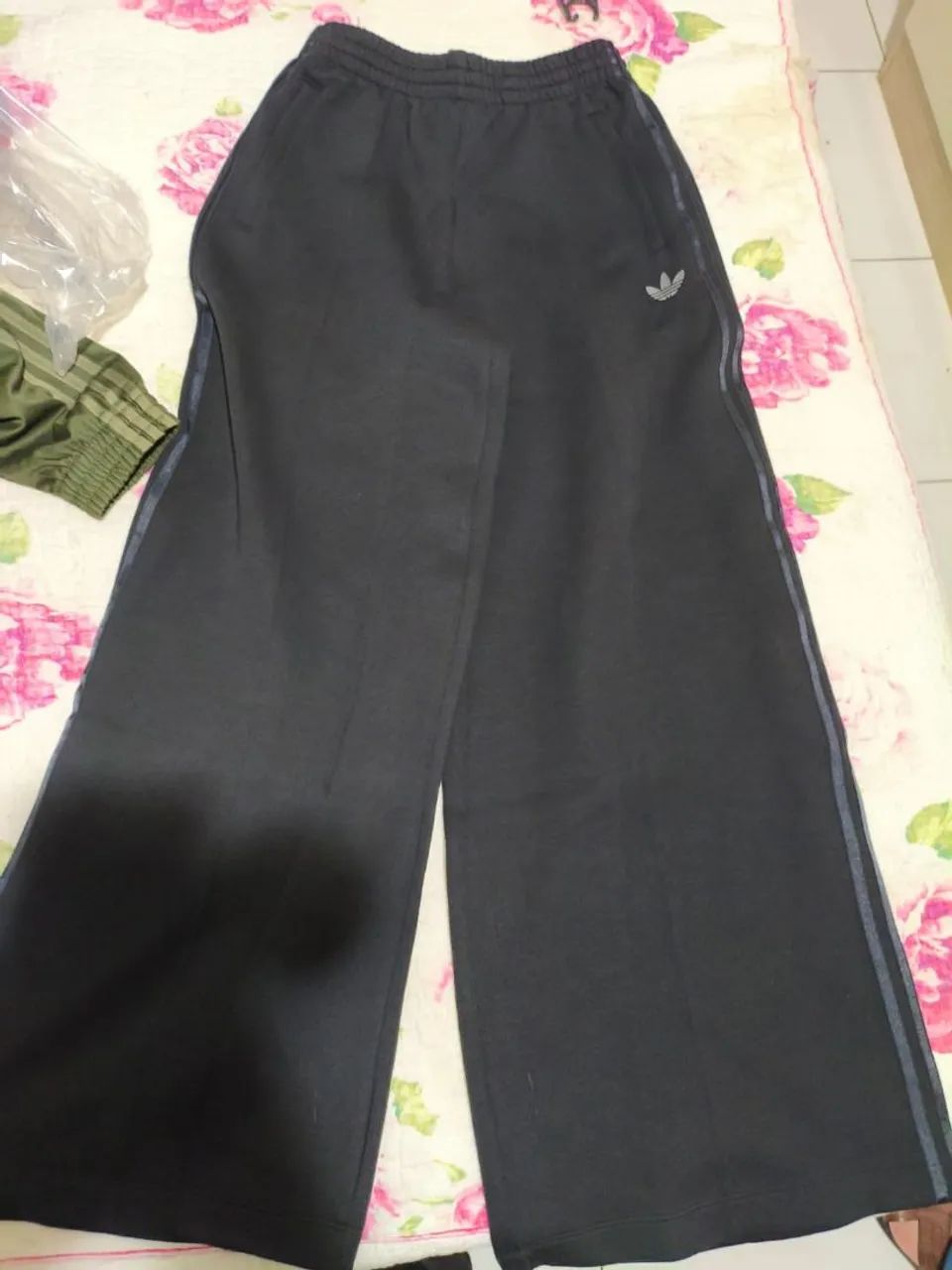 Calça Adidas original tamanho P - Foto 2