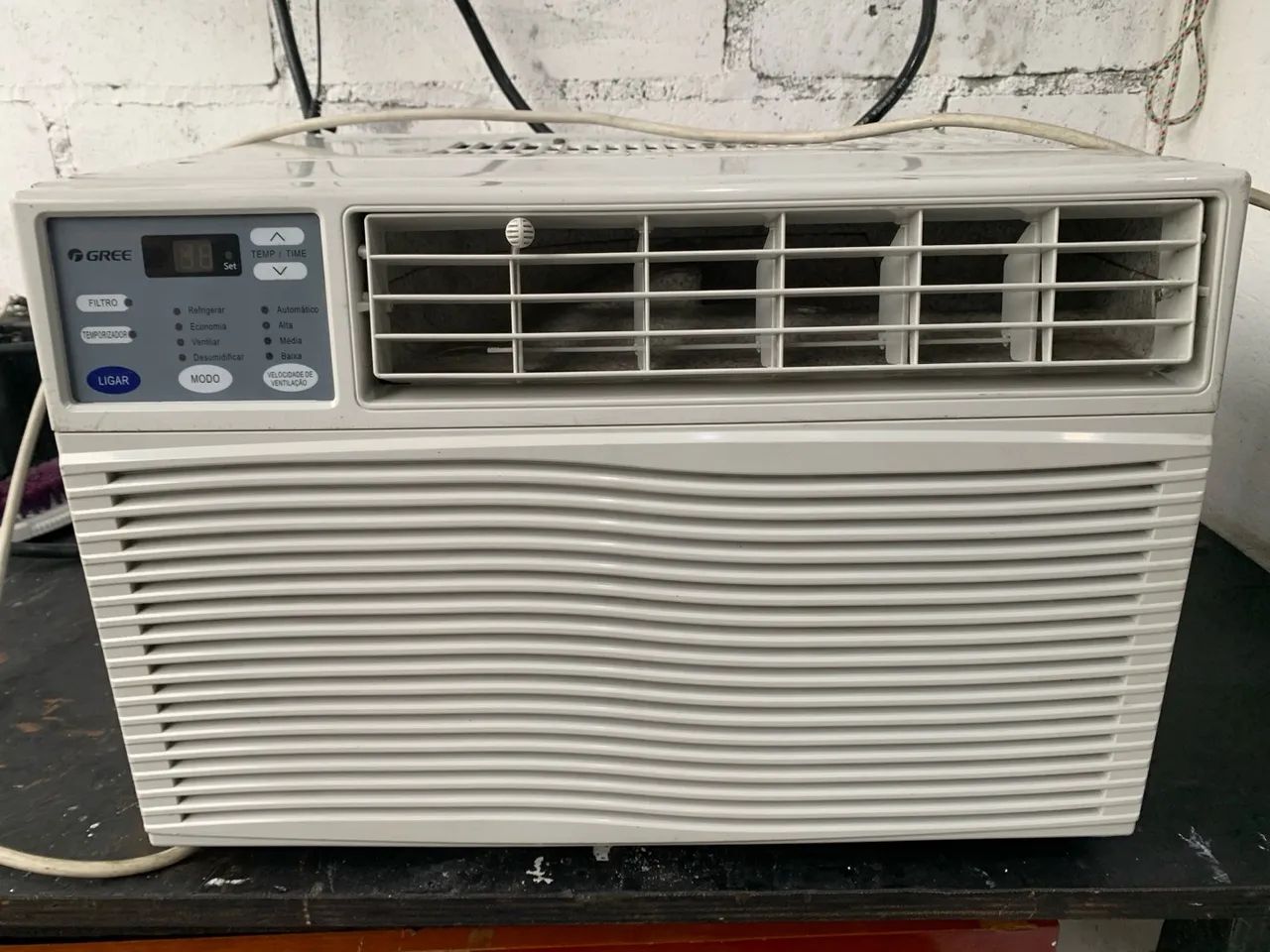 Ar condicionado de janela 7.500 BTU/h 127volts.
