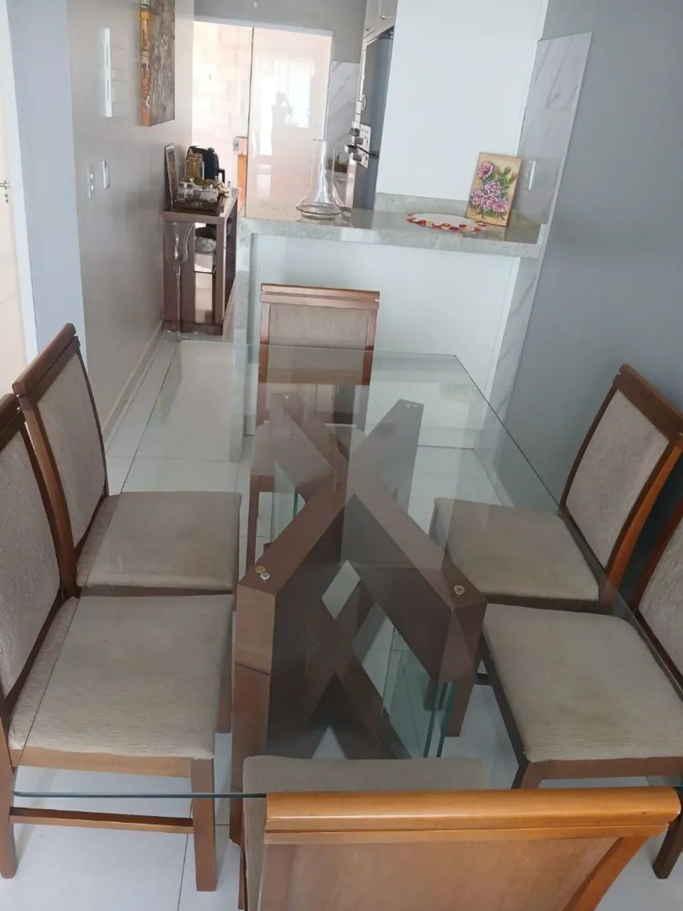 Mesa de madeira com 6 cadeiras - Foto 5