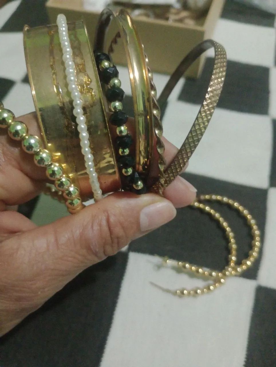 Vendo esse conjunto de pulseira e brincos .50 reais  - Foto 3