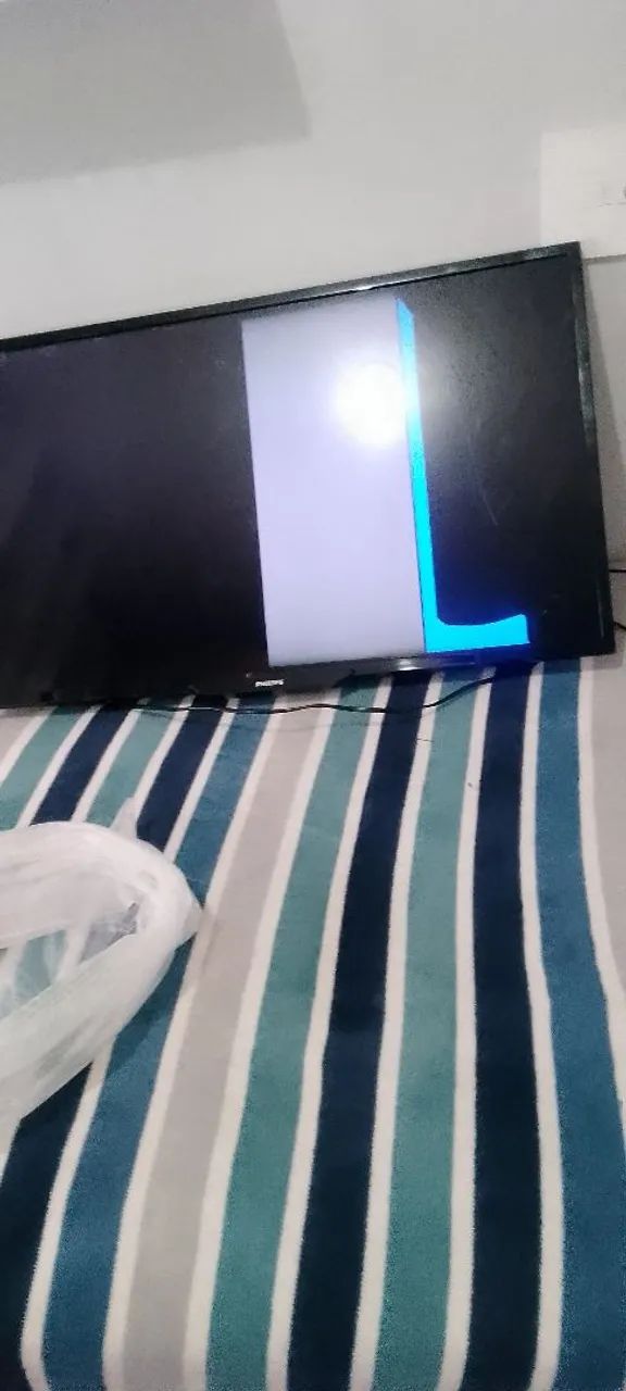Vende televisão Philips com defeito - Foto 4