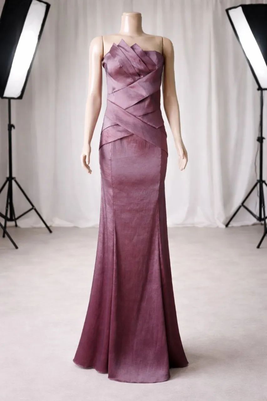 Vestido de festa longo cor roxo modelo se alça com bojo tecido tafetá span com elastano  - Foto 4