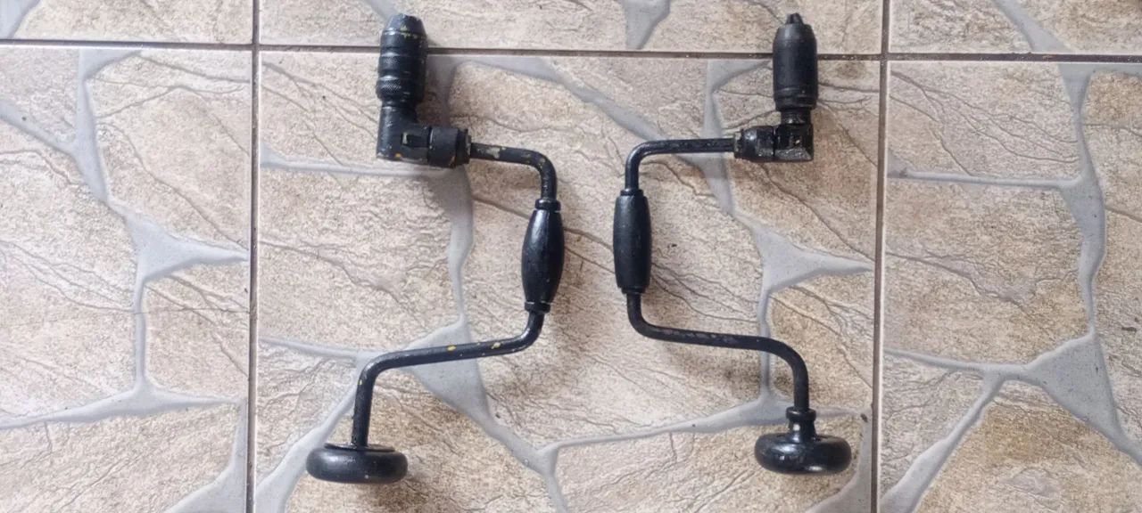  Furadeira manual 
