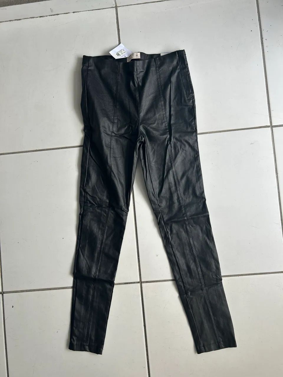 Calça em napa cintura alta NOVA