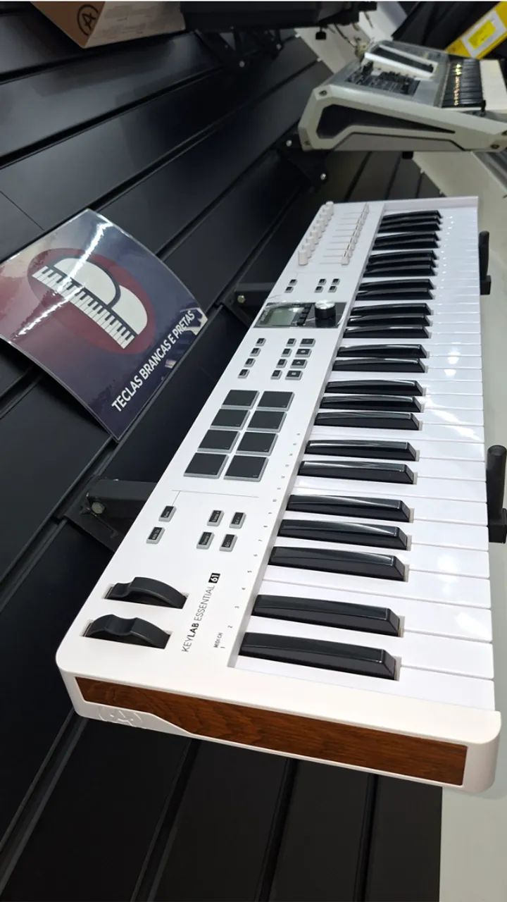 Teclado Controlador Arturia Keylab Essential 61 Mk3 - ZERADO