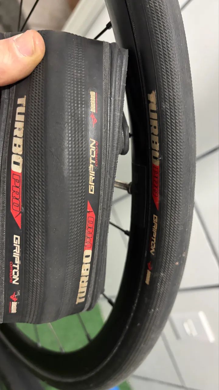 Par de Pneus Specialized Turbo Pro Gripton 700x26c - Ciclismo