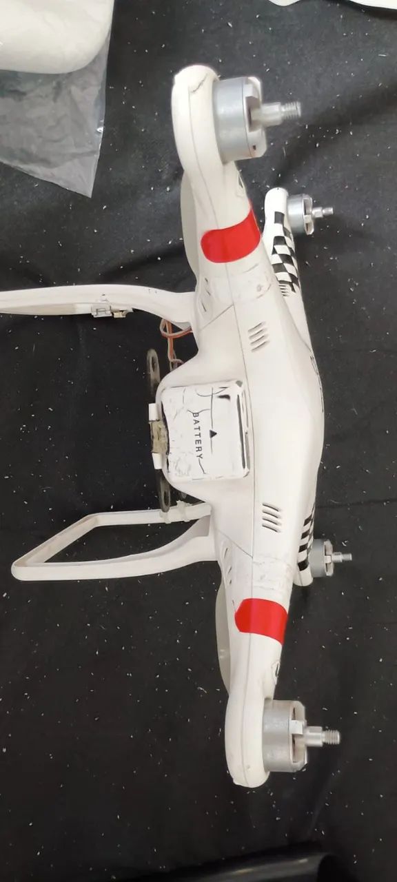 Drone Phantom 1(funciona) usado portinha da bateria quebrada e 1esc não acende - Foto 2