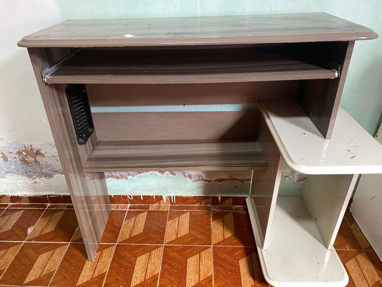 Computer Desk422991886245570561