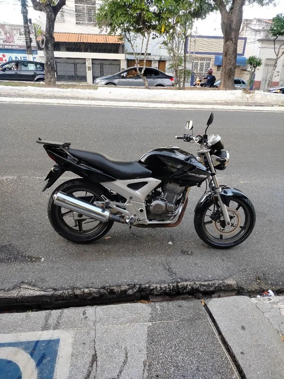 CBX Twister 2006 ótimo estado 