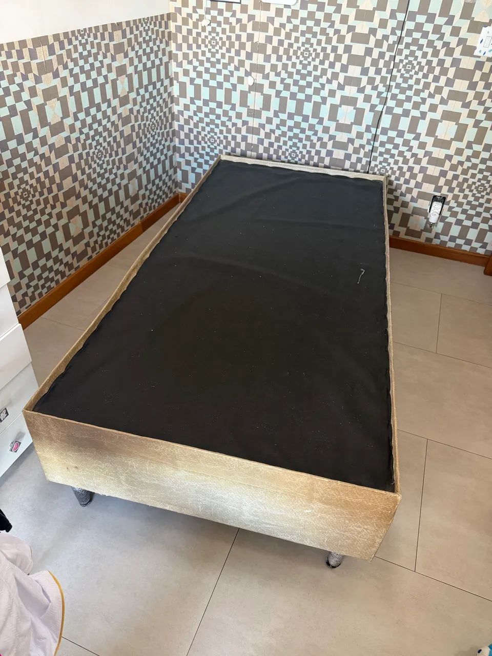 Box para colchão de solteiro 